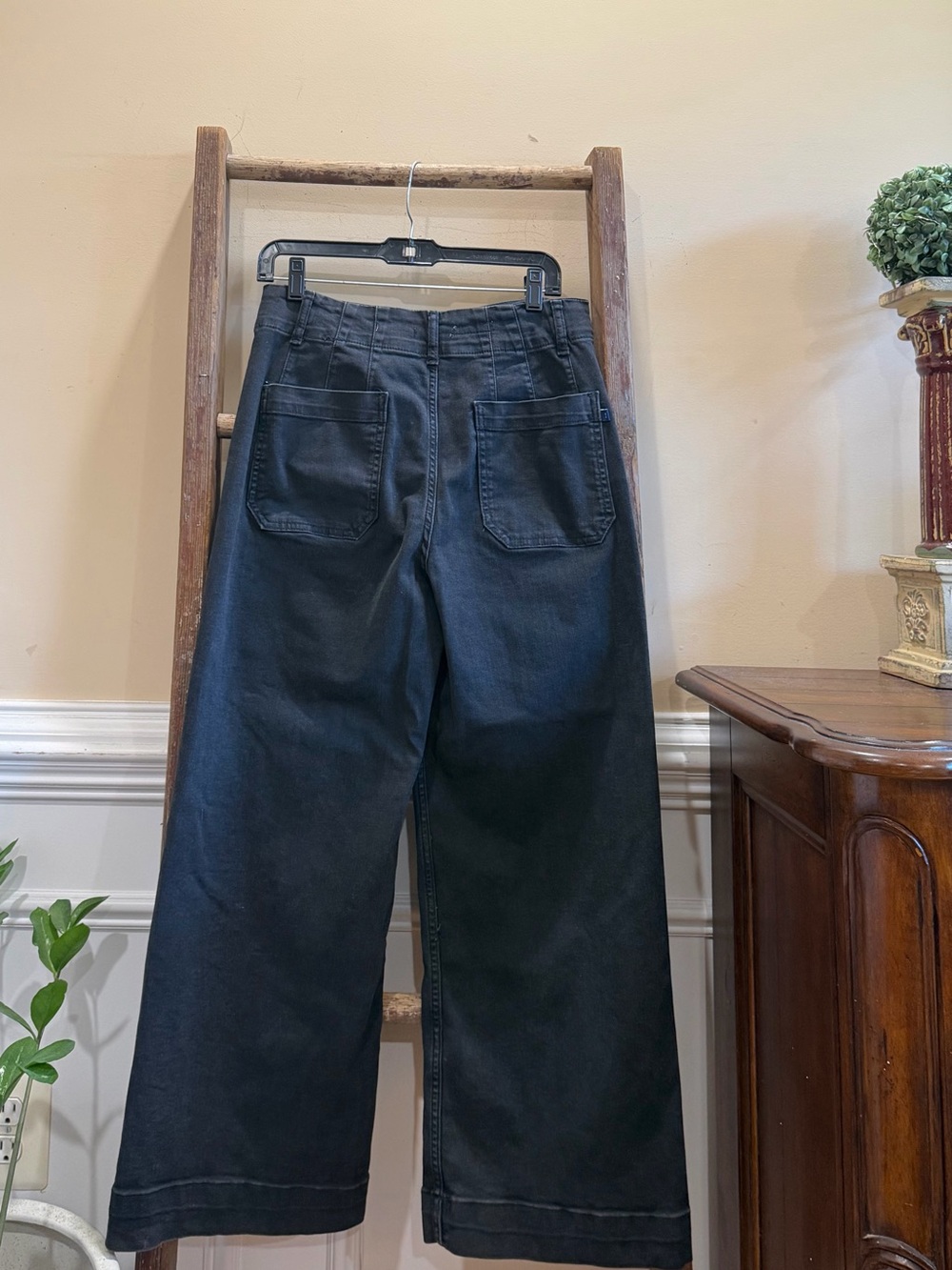 Pilcro High-Rise Wide-Leg Jeans in Black - Picture 3 of 4